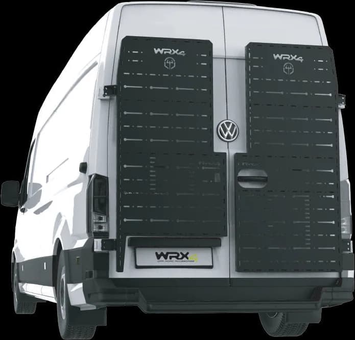 Render de los paneles traseros largos WRX4 cubriendo casi toda la puerta